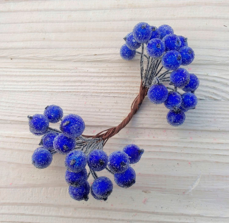 Ягодки на веточке сахарные, ярко-синие (40 ягод)