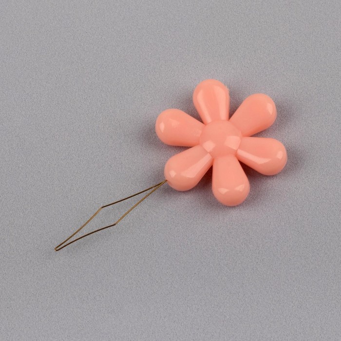 Нитевдеватель «Цветок», 4,5 × 2 × 0,4 см, цвет микс