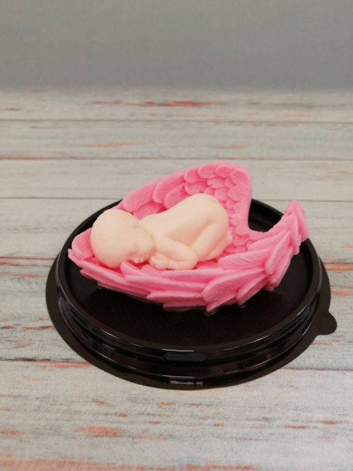 Сувенирное мыло ручной работы: Малыш в розовых крыльях